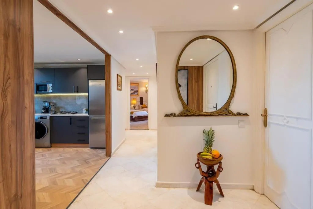 Image 2 of Piscine Hivernage plein Centre