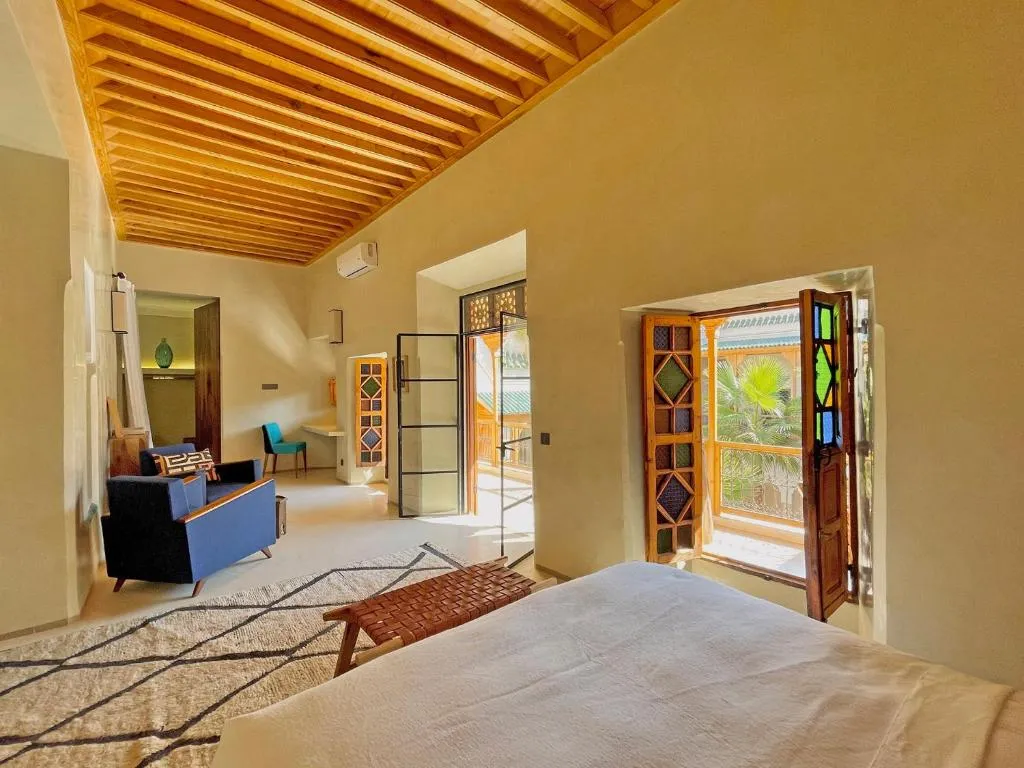 Image of Riyad Lion Rouge