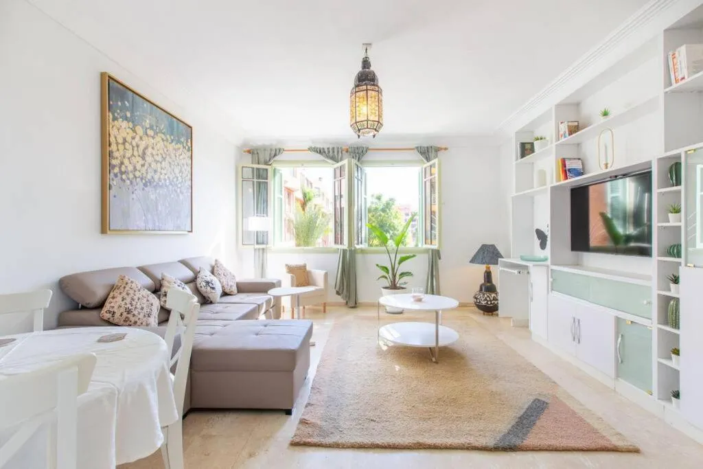 Image of Romantic Retreat next to M avenue