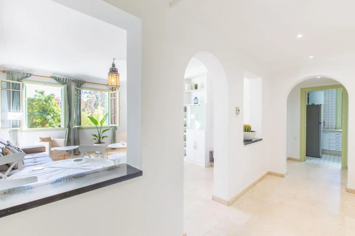 Image 2 of Romantic Retreat next to M avenue