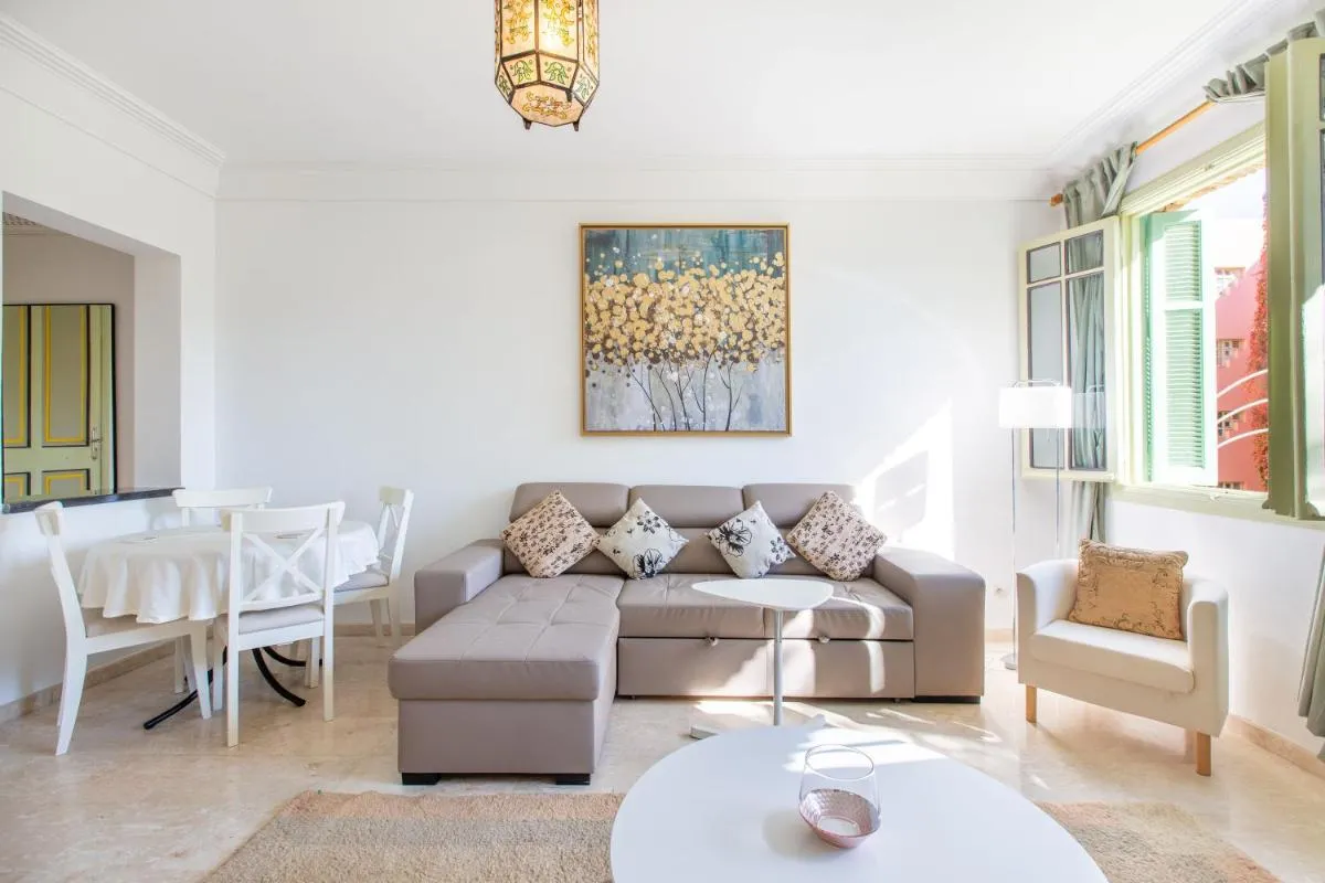 Image 4 of Romantic Retreat next to M avenue