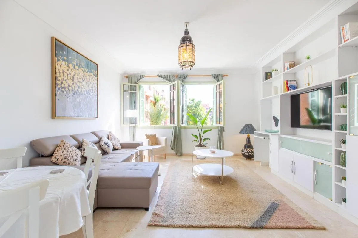 Image 5 of Romantic Retreat next to M avenue