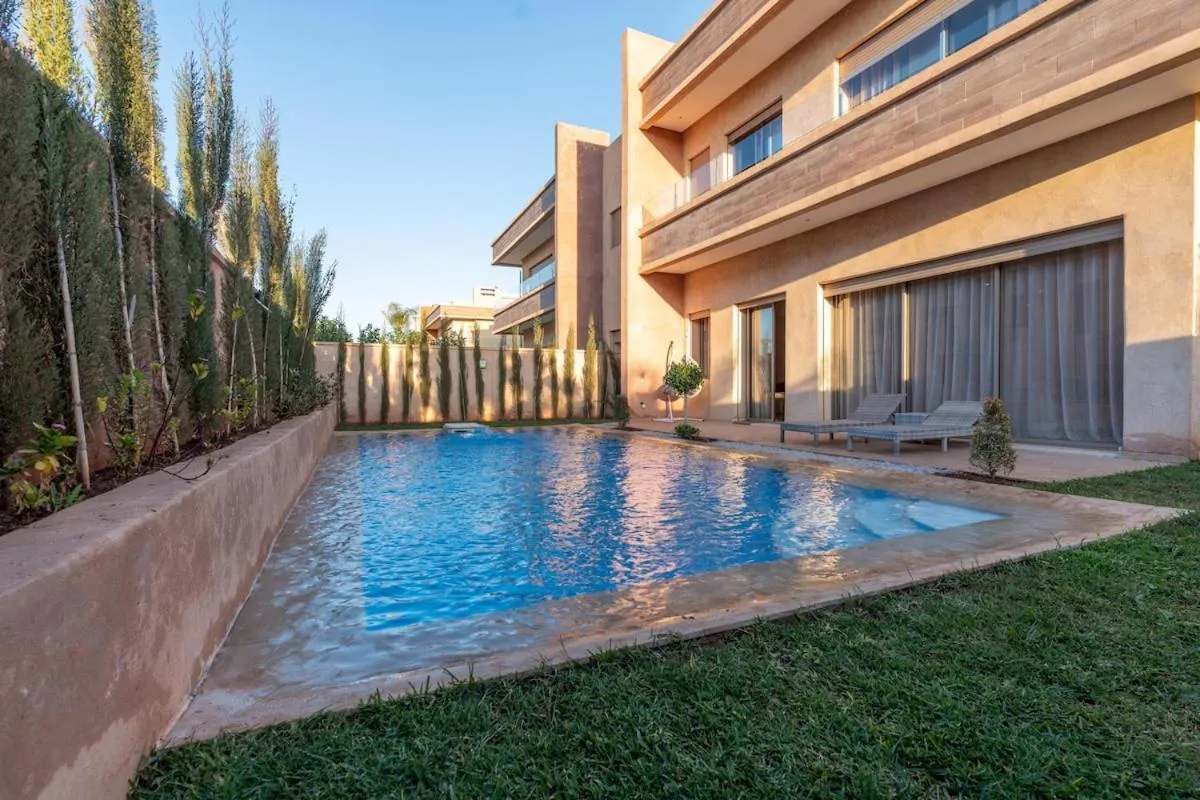 Image 3 of Saphir 46