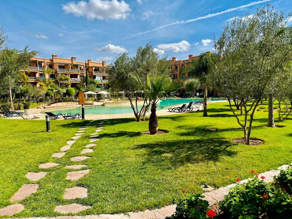 Image 2 of Stunning Apartment – Panoramic pool view