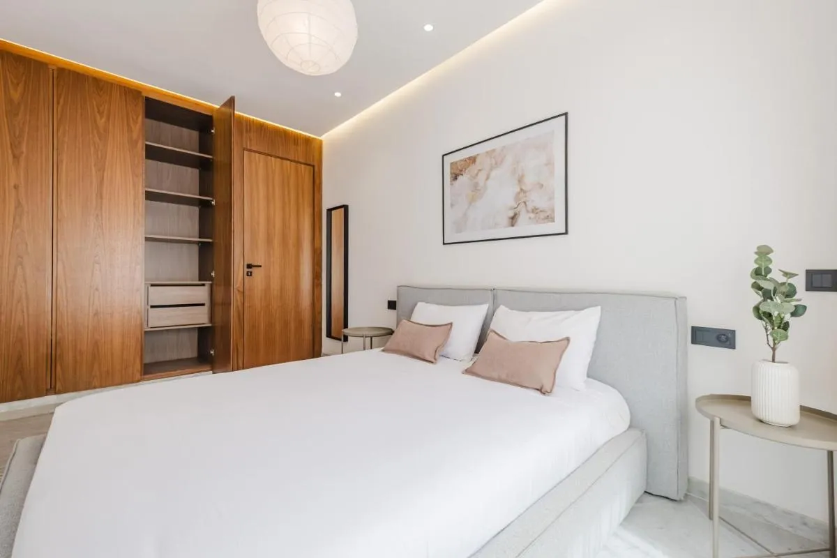 Image 5 of Stylish and Central Downtown Retreat