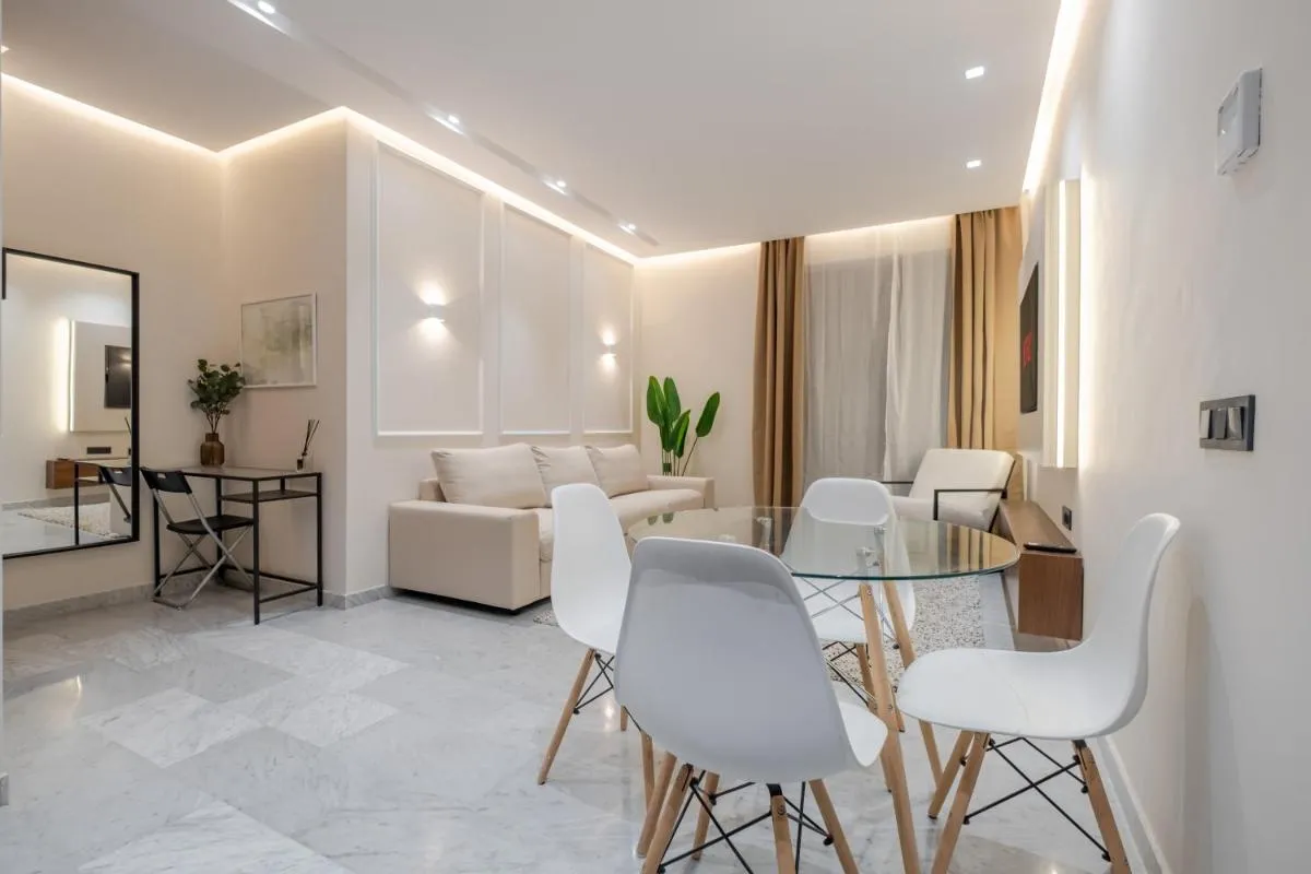 Image 2 of Stylish and Central Downtown Retreat