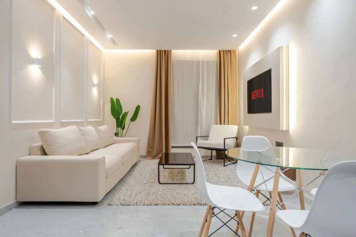 Image 3 of Stylish and Central Downtown Retreat