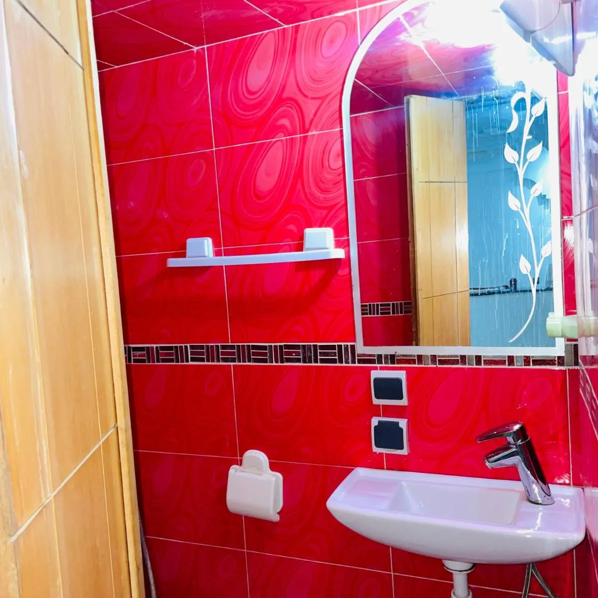 Image 3 of Touche Rouge Chic