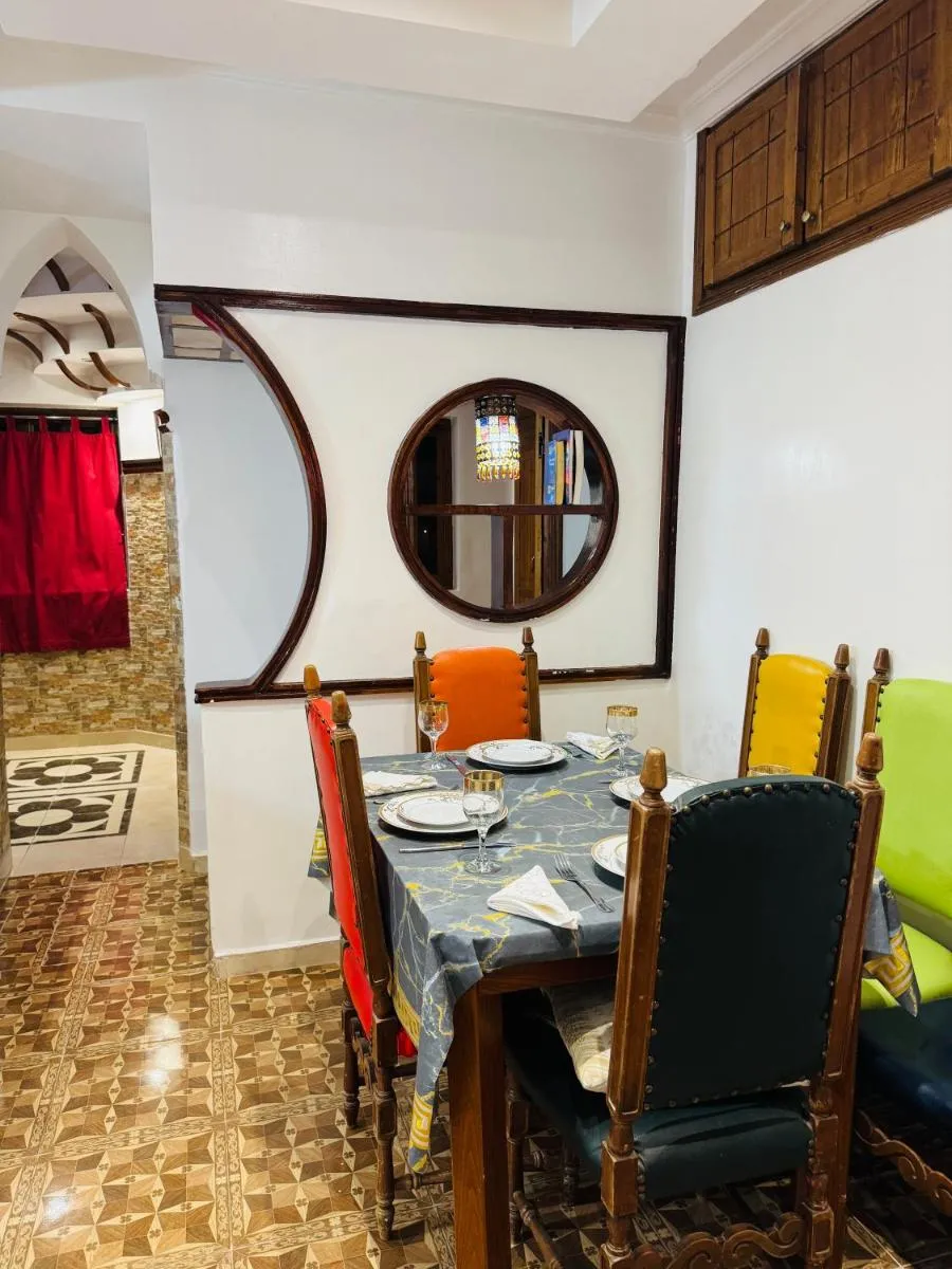 Image 4 of Touche Rouge Chic