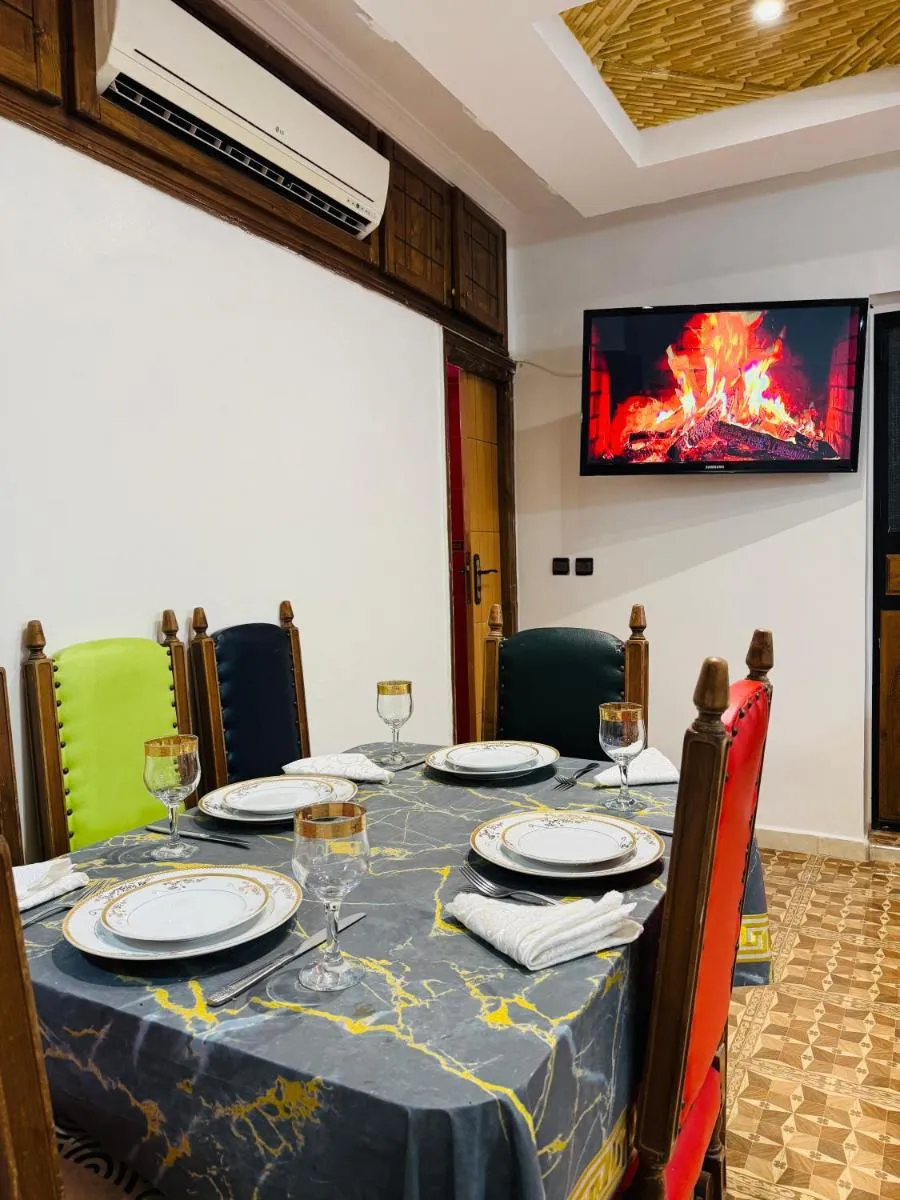 Image 5 of Touche Rouge Chic