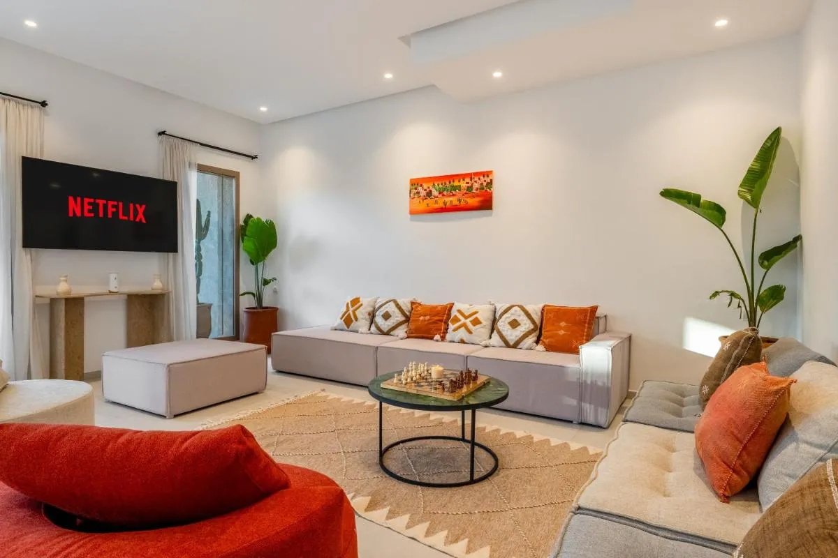 Image 1 of Villa Dar Yas, à 20min du Centre avec Piscine Chauffée, Cuisinière, Chauffeur, Air Hockey, Ping-Pong & Jeux de Société