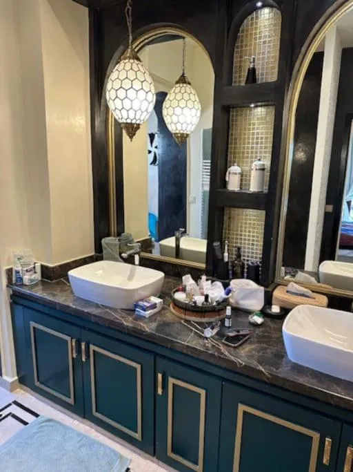 Image 5 of Villa LES LAURIERS, 4 suites, piscine privée, petit déjeuner compris