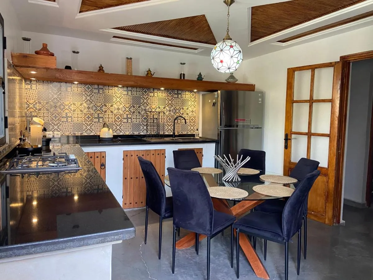 Image 4 of Villa Scil de luxe, Piscine chauffée, 3 Suites, Hamam, Jacuzzi extérieur, salle de sport, service Baby Sitter, option gouvernante, vue sur l’Atlas, Parkings Privé, Pas de Vis à Vis !