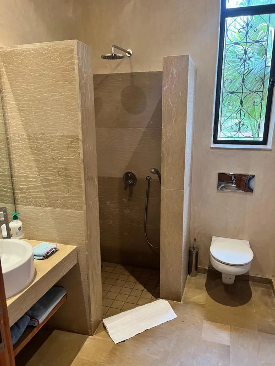 Image 2 of Villa kasbah de luxe, piscine et jacuzzi chauffés, jardin tropical