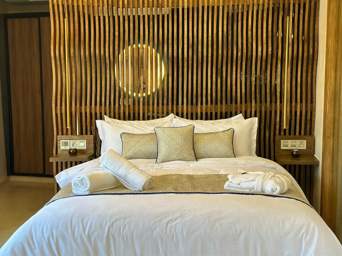 Image 6 of Yves Saint Laurent Jacuzzi Elegance