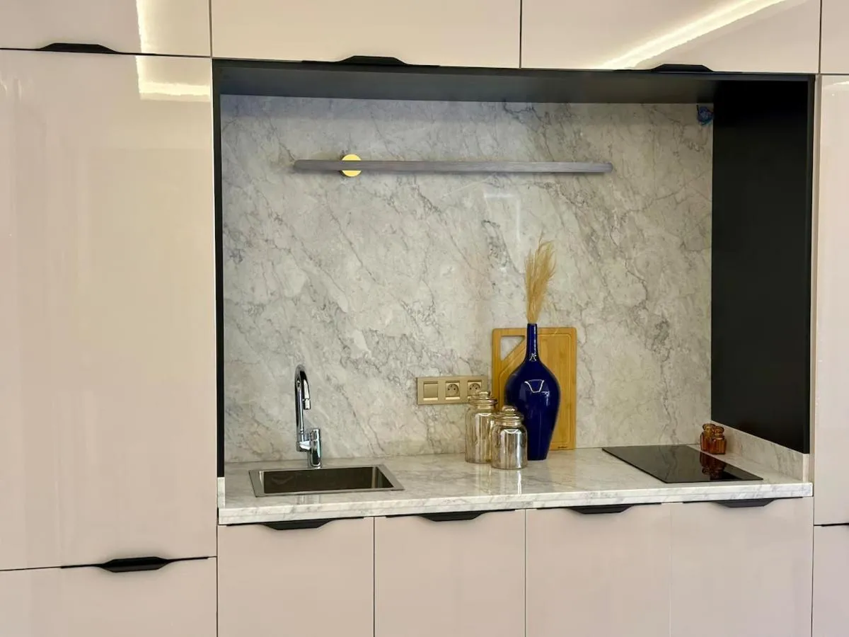 Image 2 of Yves Saint Laurent Jacuzzi Elegance