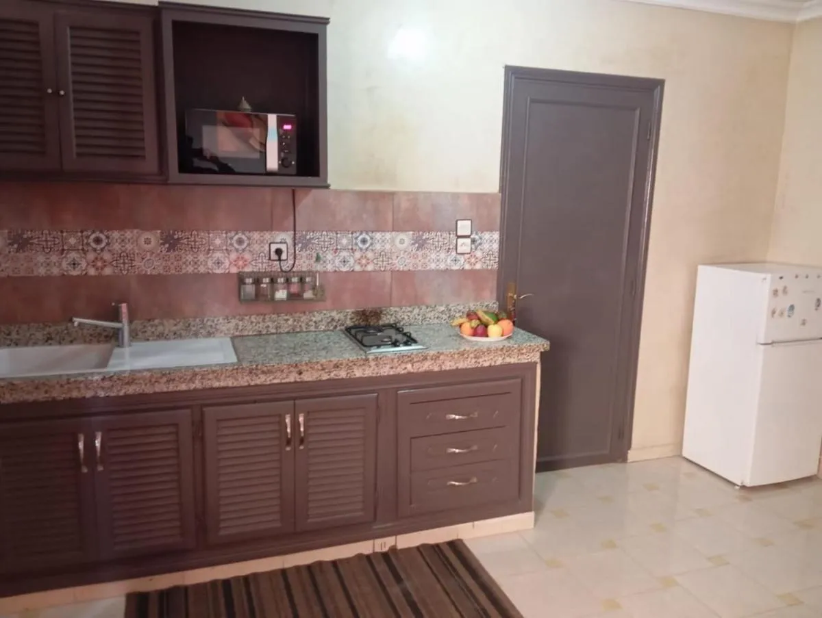 Image 2 of appartement 6 min centre terrasse