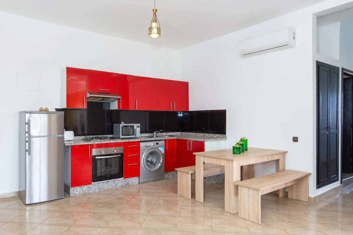 Image 3 of lafamilia