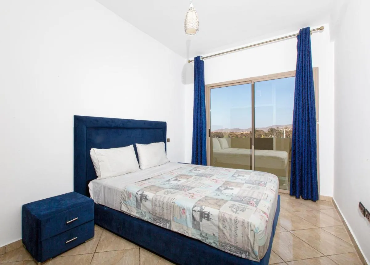 Image 1 of lafamilia