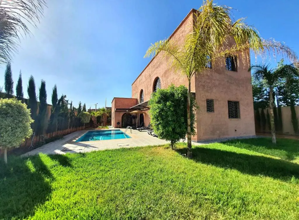 Image of villa a marrakech with warm pool